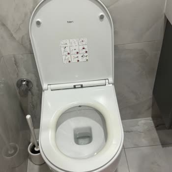 Kısa Sürede Sararma Gösteren Klozet Kapağı Ücretsiz Değişim Talebi