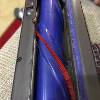 Dyson V7 Süpürgesinin Fırça Kıllarının Tek Renkte Dökülmesi Ve Destek Eksikliği