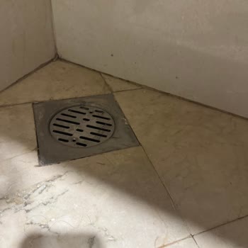 Diyanet Umre Otelinde Hijyen Ve Gürültü Sorunları