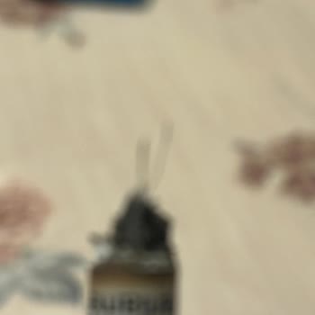 Parliament Night Blue Sigara Paketinde Naylonumsu İnce Kıl Gibi Yabancı Madde