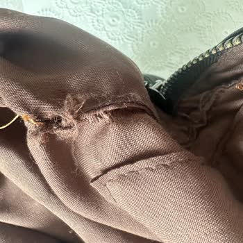 Kalitesiz İç Astar Ve İhmalci Servis Nedeniyle Çanta Değişim Talebi