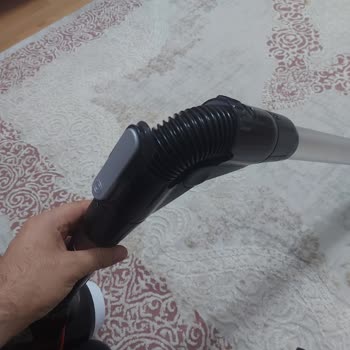 Bosch Dikey Süpürge Hortumu Kendi Kendine Kırıldı Ve Yüksek Ücretli Değişim Talebi