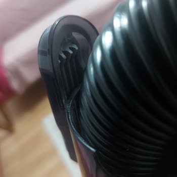 Bosch Dikey Süpürge Hortumu Kendi Kendine Kırıldı Ve Yüksek Ücretli Değişim Talebi