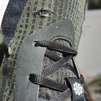 Nike Ayakkabısında Aynı Bölgeden Tekrarlanan Yırtılma, Üretim Hatası Olmadığı İddiası