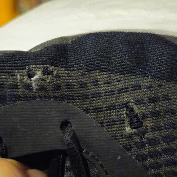 Nike Ayakkabısında Aynı Bölgeden Tekrarlanan Yırtılma, Üretim Hatası Olmadığı İddiası