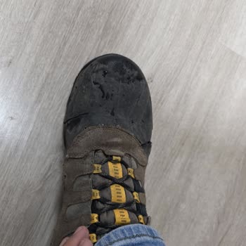 Merrell Botumda Kendi Kendine Oluşan Derin Yarıklara Değişim Talebi