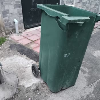 Bursa Osmangazi'de Çöp Kovasının Personel Tarafından Sürekli Zarar Görmesi Ve Tazminat Talebi