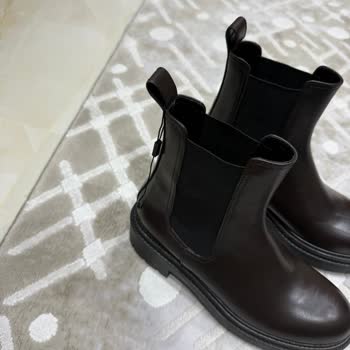 Massimo Dutti'den Çizikli Ve Etiketi Kopmuş Chelsea Bot Şikayeti