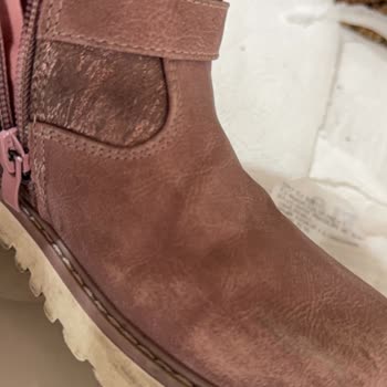 FLO Mağazasında Alınan Ayakkabının Boyası 10 Gün İçinde Dökülüyor, Değişim Talep Ediyorum