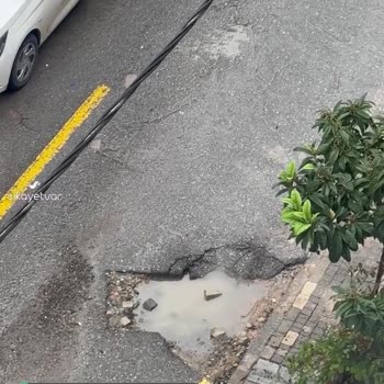 Ümraniye Belediyesi Yolda Çukurlar Mevcut