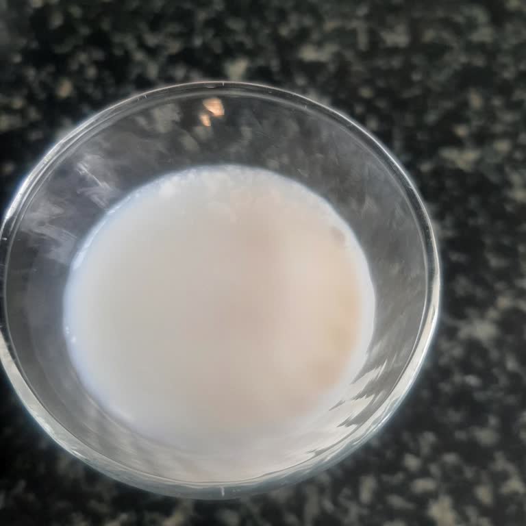 Mersin Mezitli Şok Market'te Son Kullanma Tarihi Geçmemiş Süt Bozulması