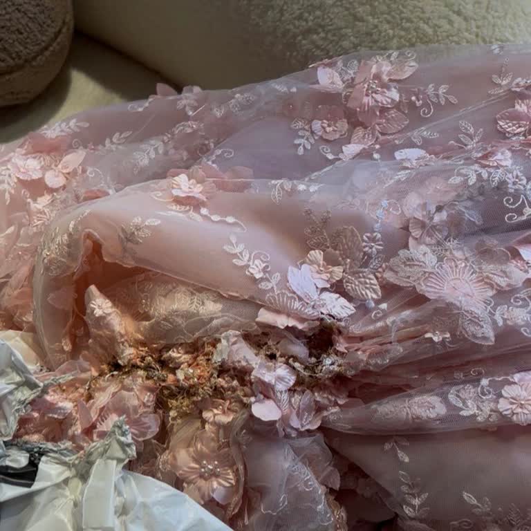 Kurye Nişan Elbisemi Yanıp Yok Etti, Tamamını Telafi Etmesini İstiyorum