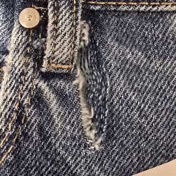 Mavi Pantolon Modelinde Tekrarlayan Yırtılma Ve İade Talebi