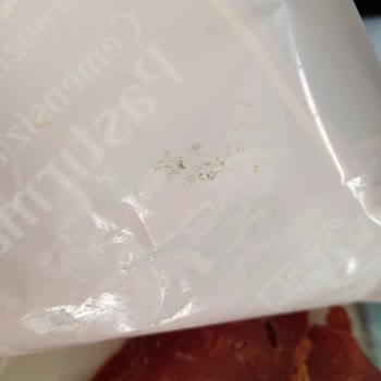 BİM'den Aldığım Pastırma Küflü Çıktı Ve Güvenimizi Sarsıyor