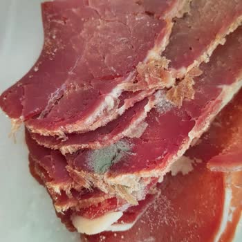 BİM'den Aldığım Pastırma Küflü Çıktı Ve Güvenimizi Sarsıyor