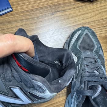 New Balance Refuses Warranty Claim for Premium 9060 Model