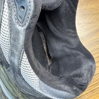 New Balance Refuses Warranty Claim for Premium 9060 Model