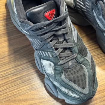 New Balance Refuses Warranty Claim for Premium 9060 Model