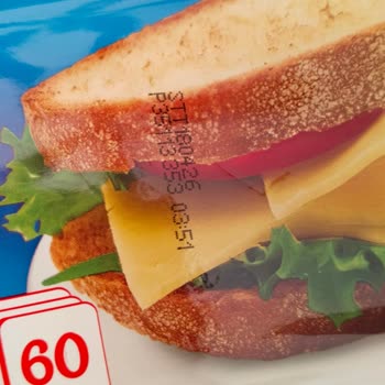 BİM'den Bozuk Ürün: Küflü Peynir Ve Pastırma