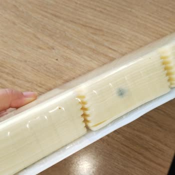 BİM'den Bozuk Ürün: Küflü Peynir Ve Pastırma