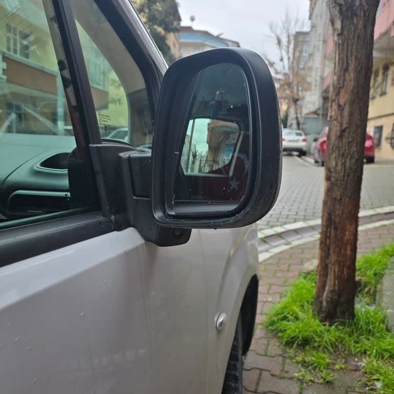Yanlış Dikiz Aynası Ve Servisin Cevapsız Tutumu