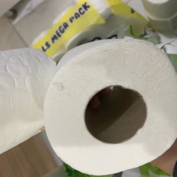 Ambalajda 3 Katlı Yazılı Olmasına Rağmen İnce Ve Hijyenik Olmayan Tuvalet Kağıdı
