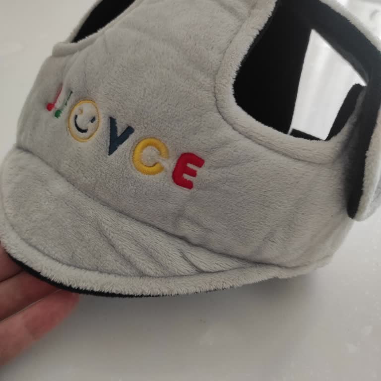 Bebek Şapkasında Deterjan Kaynaklı Alerjik Kızarıklık Ve Uyarı Etiketi Talebi