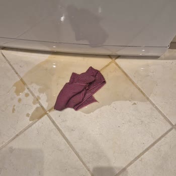 Kalitesiz Hortum Nedeniyle Su Sızıntısı Ve Mobilya Hasarı Beko’dan Cevapsızlık