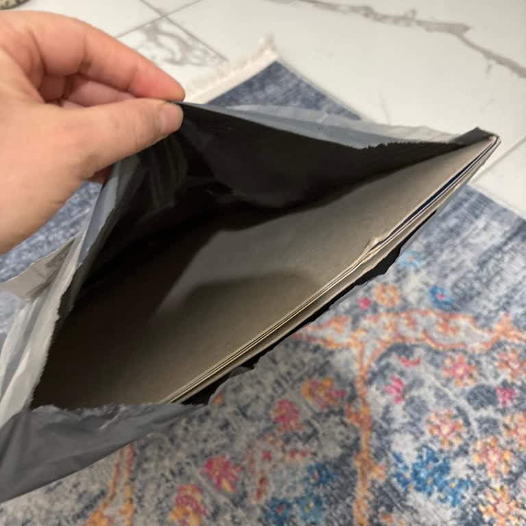 Boş Paket Ve Kargo Görevlisinin Tartışması Sonrası İade Ve Yeniden Gönderim Talebi