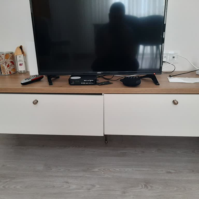 Kırılan TV Ünitesi Çekmecesi, Yanıtsız Mağaza Ve Garanti Onarım Talebi