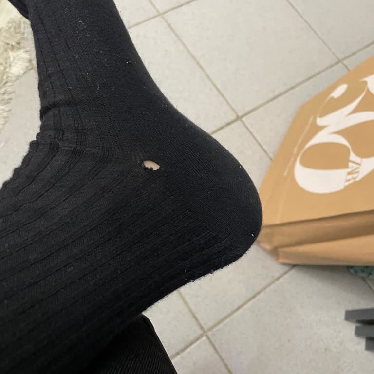 Koton Çorabında İlk Kullanımda Sigara Yanığı Delik Ve Ücretsiz Değişim Talebi