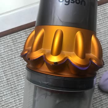 Dyson V15 Detect Süpürgemde Çekiş Kaybı Ve Plastik Parça Deformasyonu