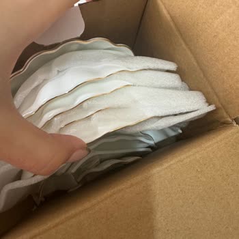 Karaca Hilltown Mağazasında Kırık Yemek Takımı Parçaları Ve Stok Yetersizliği