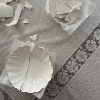 Karaca Hilltown Mağazasında Kırık Yemek Takımı Parçaları Ve Stok Yetersizliği