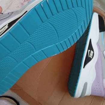 Bu Farklı Ayakkabı Ayıplı Ayakkabının İadesi Ve Kargo Ücretinin Ücretsiz Ödenmesi!