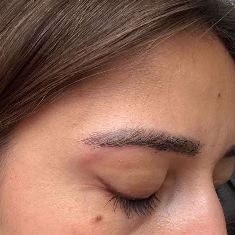 Mikroblading Sonrası Kaşlarda Grilik Ve Çözüm Bulamayan Umursamaz Personel
