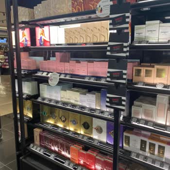 Sephora Capacity AVM'de Parfüm Deneme Yasağı Ve Tutarsız Standartlar