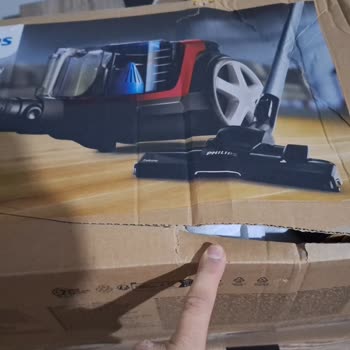 Kolay Gelsin Kargo İadesinde Hasar Görmüş Philips Toz Torbasız Süpürge İçin Tazminat Talebi