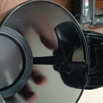 Garanti Kapsamındaki Süpürge Haznesi Çatladı, Ücretsiz Değişim İsteniyor