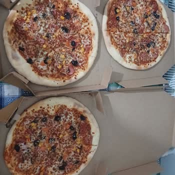 Domino's Bursa Gürsu Şubesinde Az Malzeme Ve Ödenen Sarımsak Kenarının Olmaması
