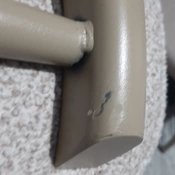 Defolu Sandalyeler İçin Yenisiyle Değiştirme Talebi