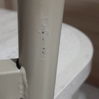 Defolu Sandalyeler İçin Yenisiyle Değiştirme Talebi