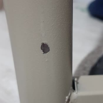 Defolu Sandalyeler İçin Yenisiyle Değiştirme Talebi