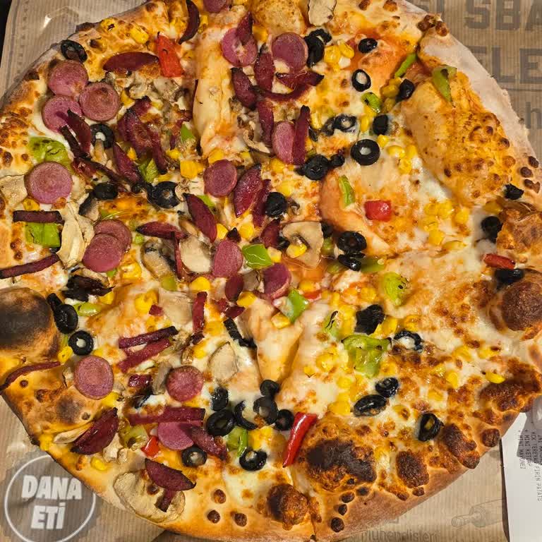 Yarı Vejetaryen Pizza İçin Haksız Sucuk Ve Ketçap Ücretleri