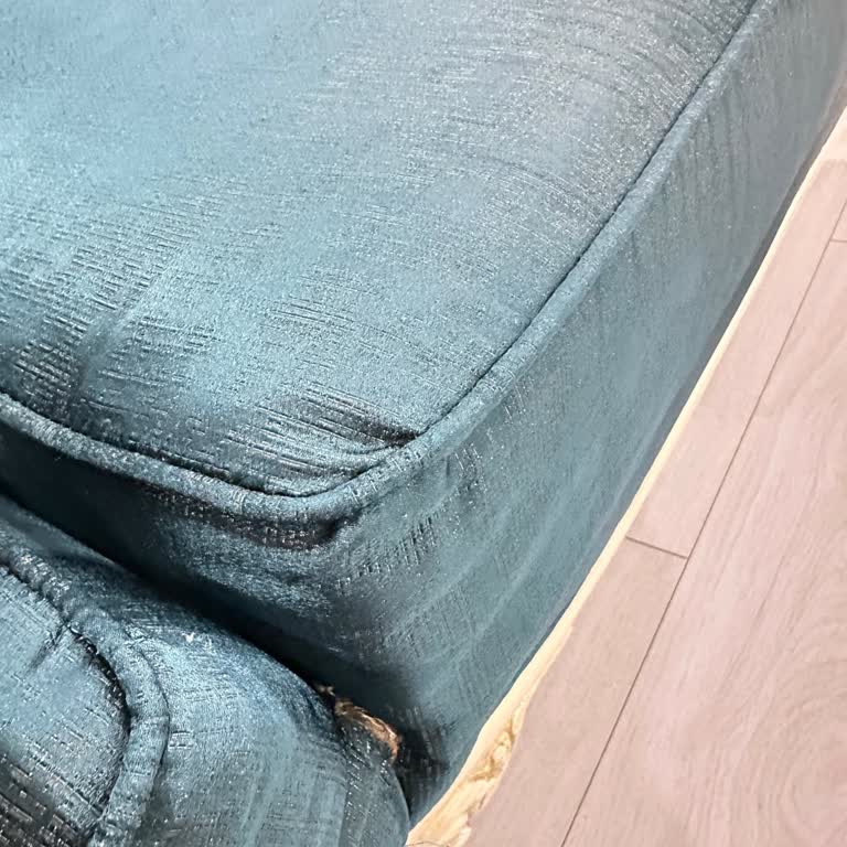 İstikbal Koltuk Takımında Çökme ve Yırtılma İçin 1100 TL Kişisel IBAN Ücreti Alındı