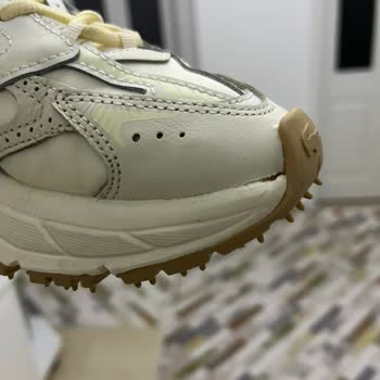 Lacoste Ayakkabısının Tek Kullanımda Açılması Ve İç Astarının Kararması