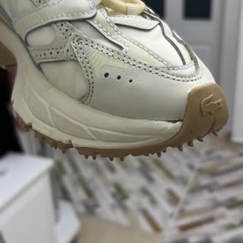 Lacoste Ayakkabısının Tek Kullanımda Açılması Ve İç Astarının Kararması