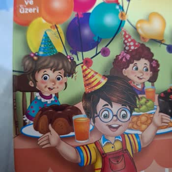 Çocuk Kitabının Arka Kapak Görselinde Kız Karakterin Kafası Eksik