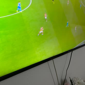 Garanti Süresi Dolmuş Televizyon Ekranında Çizgi, Hızlı Çözüm Talebi