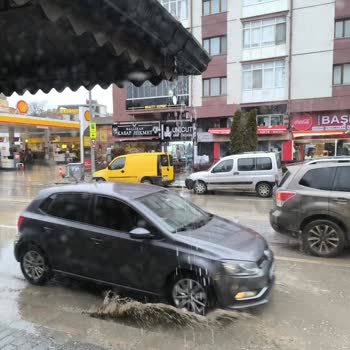Eskişehir Tepebaşı Belediyesi Haller Gençlik Merkezi Çevresindeki Çamur Ve Su Birikintisi!